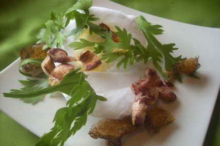 Roquette aux lardons, croutons et oeuf poché