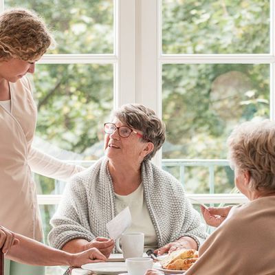 Malades d’Alzheimer ou d'une maladie apparentée vivant à domicile : futurs accueils de jour dans le Tarn