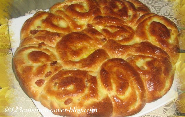 Brioche à la crème pâtissière et aux raisins secs