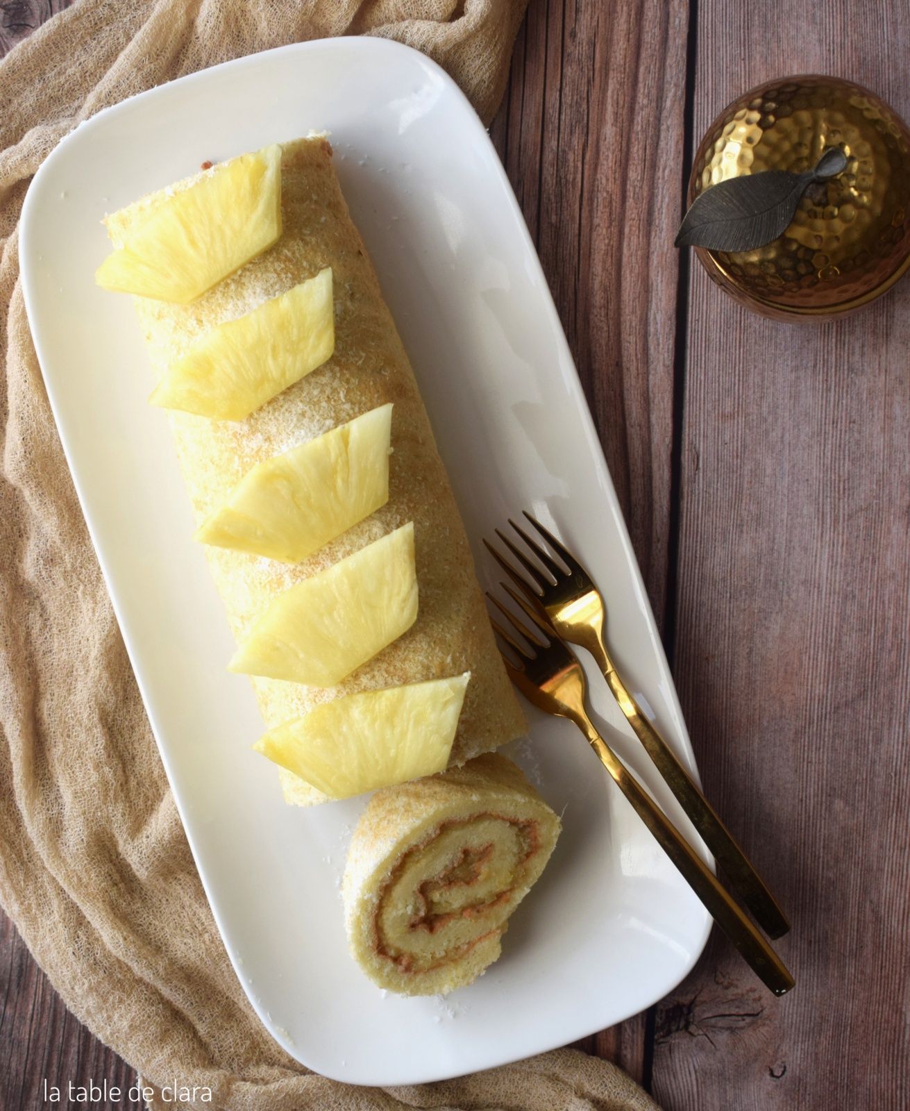 Gâteau roulé l'ananas frais