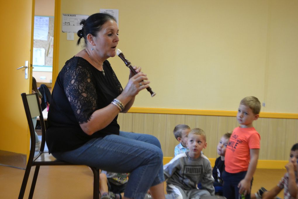 J'espère que ces quelques photos permettront à vous parents de voir les émotions que procurent aux enfants les séances avec Anne. Que du bonheur ! A Cruzilles, Anne interviendra toute l'année, les mardis matins, une semaine/deux. 