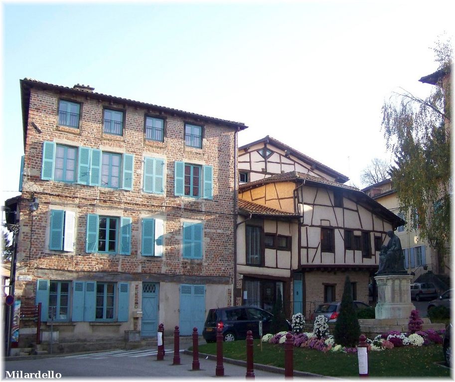 Jolies maisons, belles églises, vieux châteaux, manoirs, ou, vieilles ruines dans des lieux pittoresques, scènes de vie.