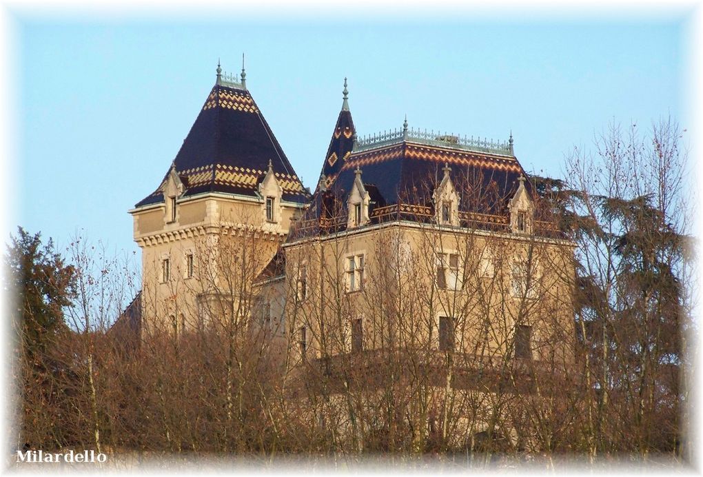 Jolies maisons, belles églises, vieux châteaux, manoirs, ou, vieilles ruines dans des lieux pittoresques, scènes de vie.