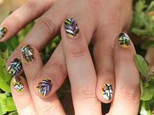 nail art coloré, nail art vert, nail art ethnique, nail art inspiration boubou africain