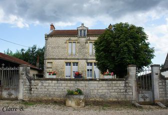 L'École, le Café, la Boulangerie et le Château