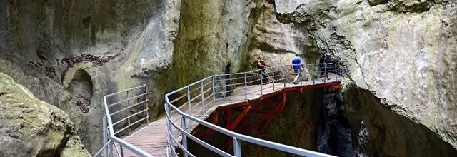LES IMPRESSIONNANTES GORGES DU FIER ( Savoie2)