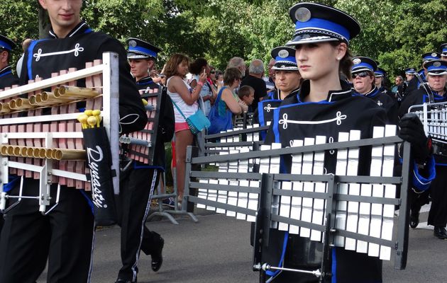 SHOW PARADE MBO D'Olonne à la cavalcade castelollonaise 2014