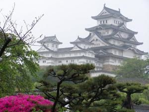 Le Château Himeji (姫路城 : "Himeji-jō").