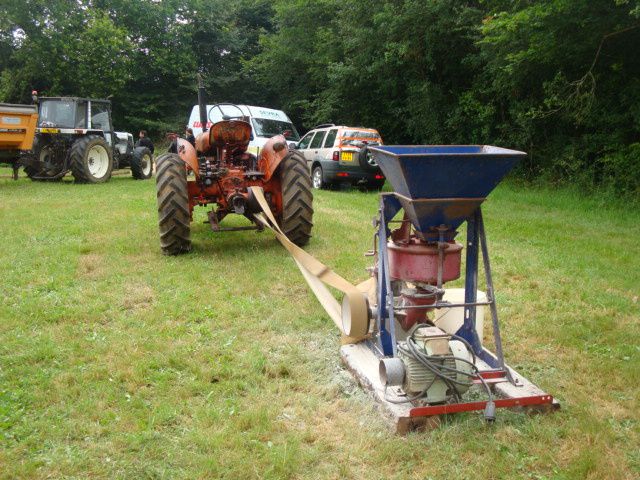 TRACTEUR
SUITE A UNE VISITE DANS UN VIDE GRENIER....