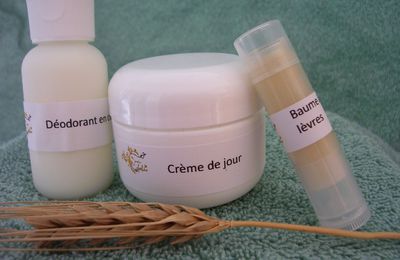 Crème hydratante, baume à lèvres et déodorant en crème