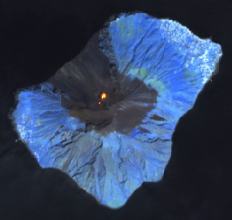 Stromboli - 12.04.2022 - image Sentinel-2 bands 12,11,8A (via Mounts project) - et vue 3Dface à la sciara del Fuoco (via Copernicus) - un clic pour agrandir