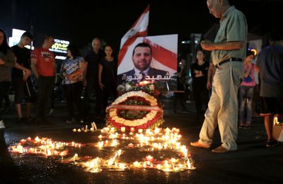 Recueillement à la suite de la mort de Alaa Abou Fakhr, tué lors de clashs avec l'armée