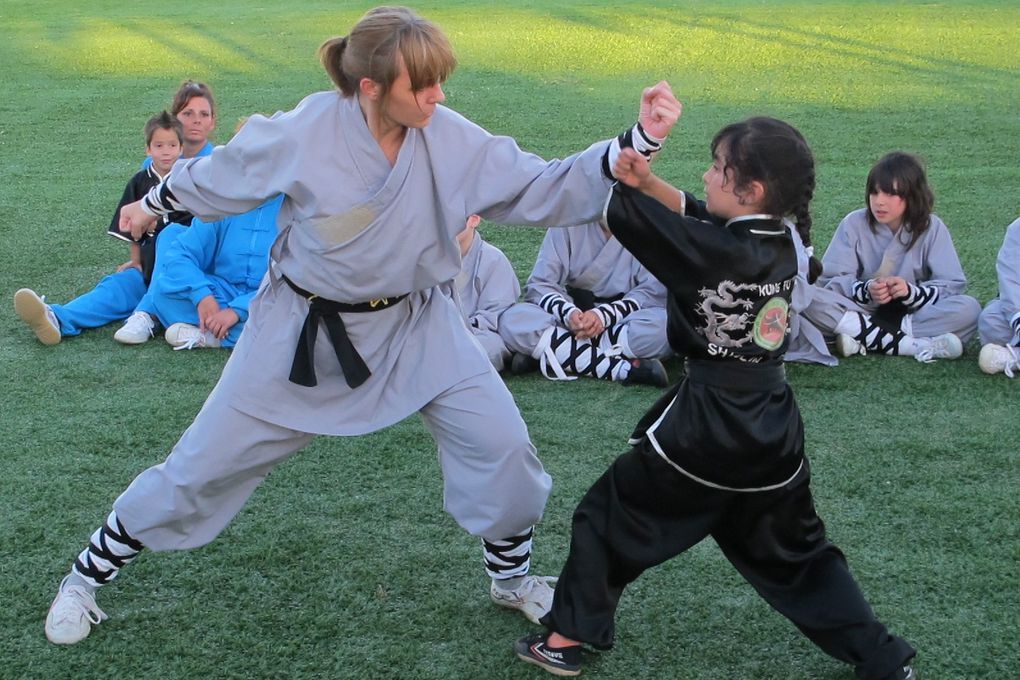 Shifu Senna (Brasileiro), desde 1979, dedicado la Arte Marcial China.

Clases de Kung Fu Tradicional Shaolin del Sur, Maestro senna, tiene un programa de entrenamiento que permite a los nuevos aprendices abordar el complejo arte del Kung Fu