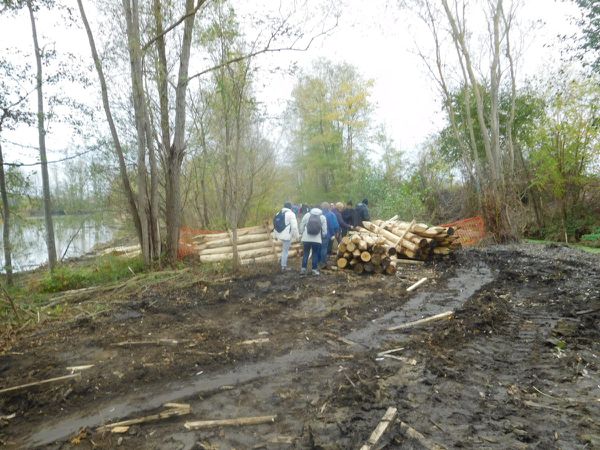 Au passage, nous nous retrouvons sur un chantier, et Michèle en profite pour faire le chef des travaux