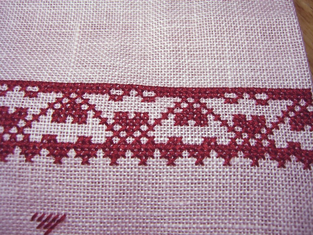 Création : Cousines & Compagnie, broderie avec perles et accessoires  sur toile Aïda 5, motif : 15 x 15