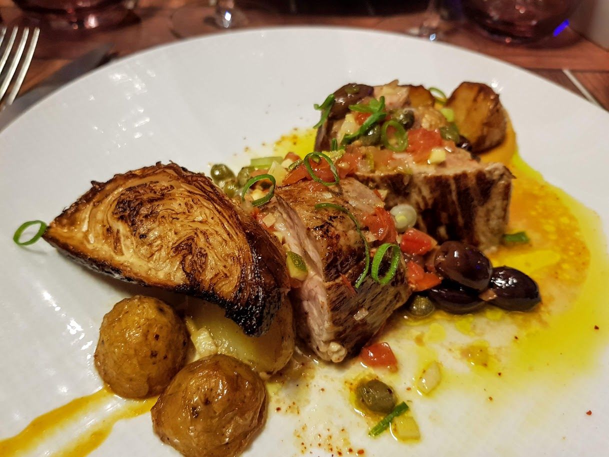 Pièce de veau de lait, pommes de terre de Noirmoutier, sauce vierge Comme chez Maman restaurant Paris 17