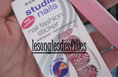 Pose de stickers sur les ongles !!!