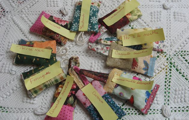 Porte-clefs en patchwork parfumés..ou comment recycler..