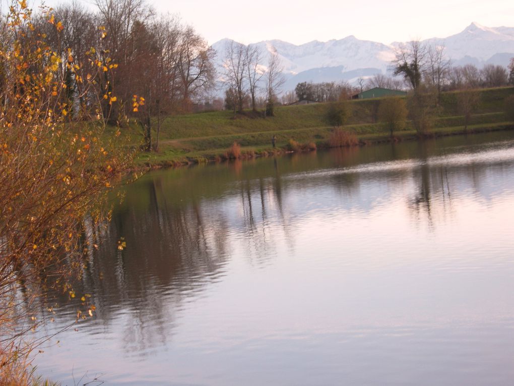 Promenade à quelques kilomètres de Tarbes très agréable, fréquentée aussi par les pêcheurs.