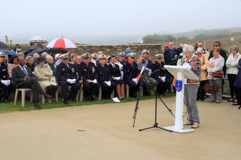 21 septembre 2013-cérémonie en hommage aux sous-mariniers morts pour la France présidée par l'Amiral Rogel, Chef d'Etat-Major de la marine. Photographies : Nicole Agéa, Céline Enthime, Raymonde Rupin, Jean-Jacques Tréguer