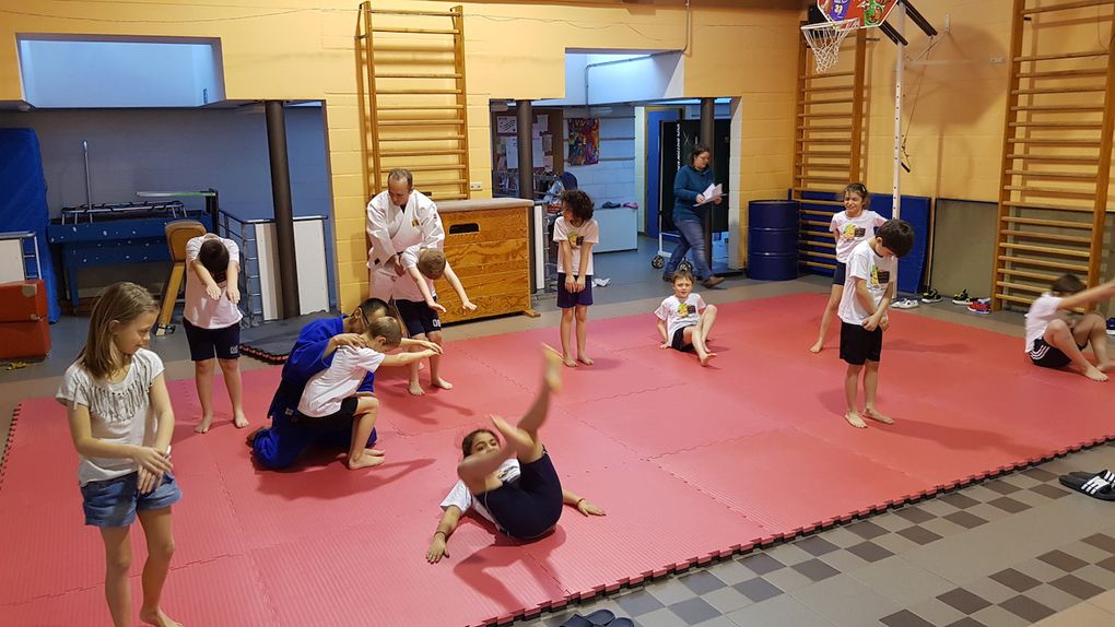 Apprendre à bien tomber pour  éviter les accidents à l’école.