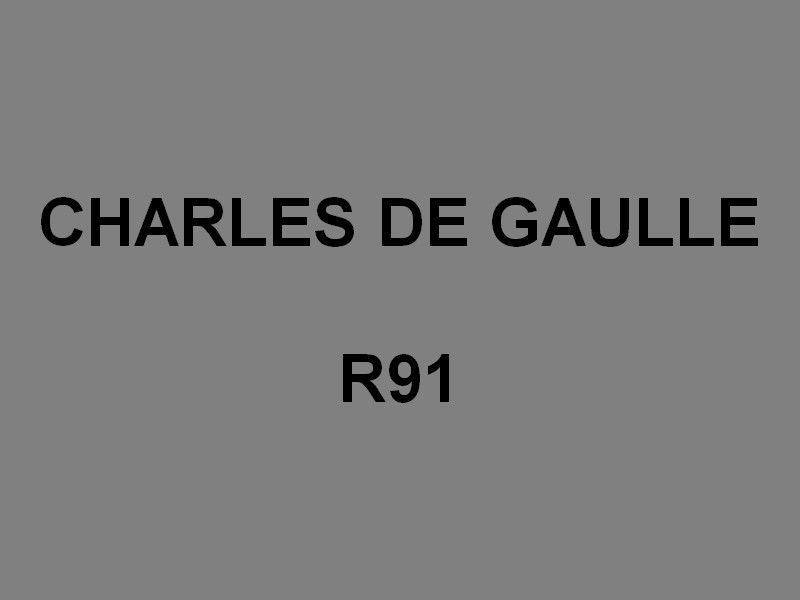 CHARLES DE GAULLE , R91 en changement de poste d'amarrage dans le port de Toulon le 27 juillet 2018