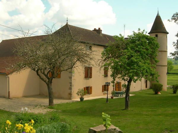 Voici différentes photos de l'ancien château avec les alentours ...