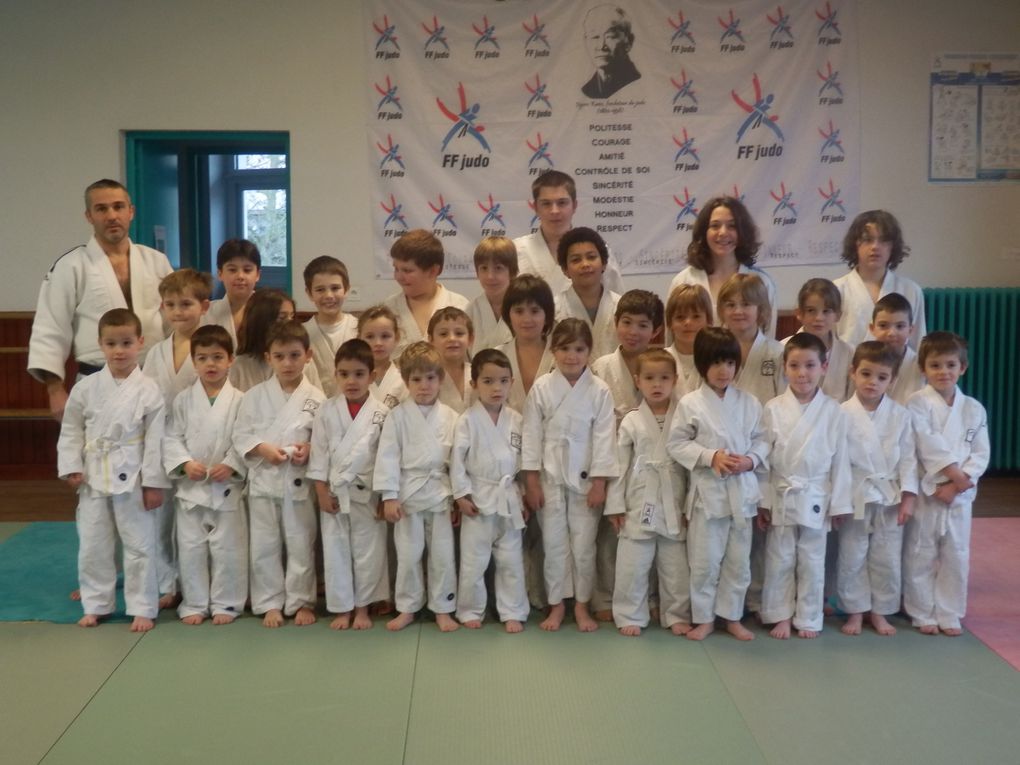 Samedi 14 janvier, après un cours commun aux grands et aux petits, la section judo du Foyer des jeunes de Pontonx a organisé sa traditionnelle galette des rois réunissant une cinquantaine de judokas accompagnés de leurs parents. Tout ce monde ét