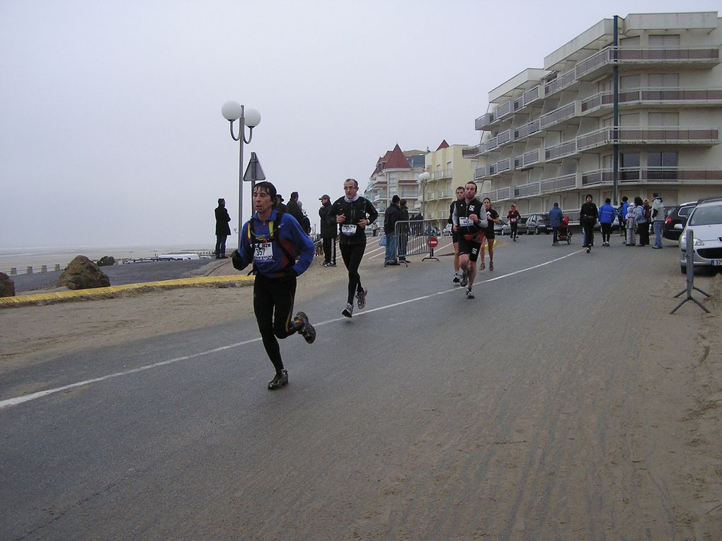 environ 150 photos du trail D2B entre Le Touquet et Berck Sur Mer, le 24 janvier 2010