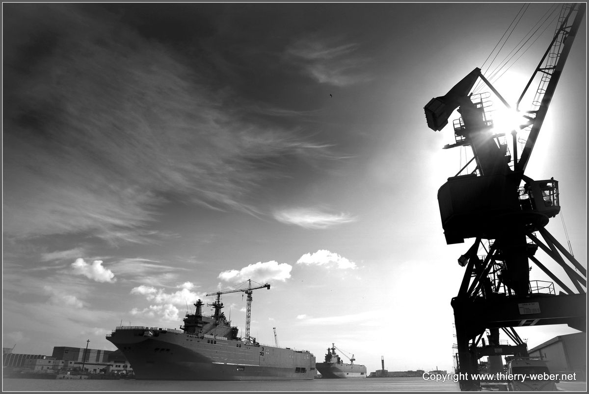 Frégates Mistral dans le port de Saint-Nazaire