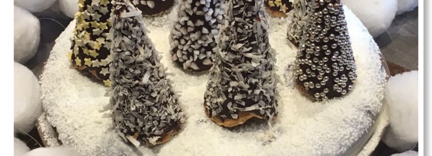 {Mon beau sapin!} Gâteau fondant au chocolat et sa forêt de sapins enneigés