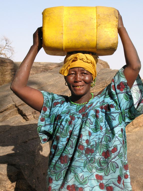 Voyage au pays Dogons, au pied du Sahel et des fameuses falaises de Bandiagara.