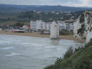 Le très beau village balnéaire de Vieste. Dommage pour les photos, impossible de chasser les nuages.