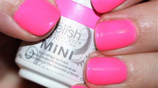 Gelish B-Girl Style (Over Shellac Cream Puff)