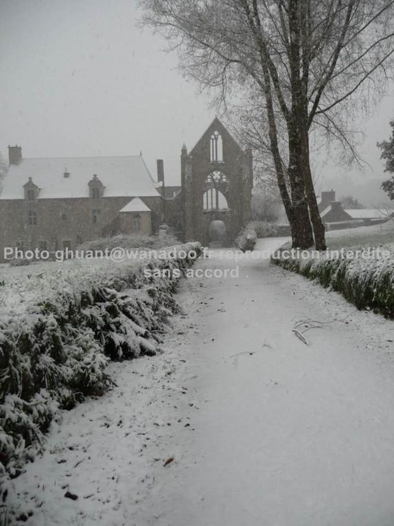 L'abbaye de Beauport le 1er décembre 2010 sous la neige. Mais les plus grosses chutes étaient encore à venir...