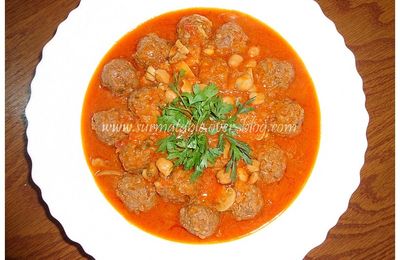 Boulettes d'Agneau en Sauce Rouge, Pois-Chiche et Champignons