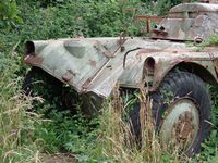 Char Panhard Français de reconnaissance laissé à l'abandon.