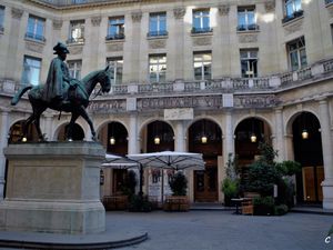 Square de l'Opéra Louis Jouvet - passage de la rue Edouard VII - Théâtre et statue Edouard VII