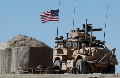 L'occupation étatsunienne apporte du matériel et des munitions dans ses bases à Hasaka (Sana)