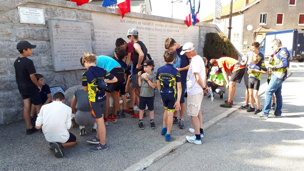 Après ça un jeu de piste articulé autour de la résistance à Vassieux attendait les lascars... Ils ont eu l'air d'apprécier plus qu'on ne l'imaginait, comme quoi !