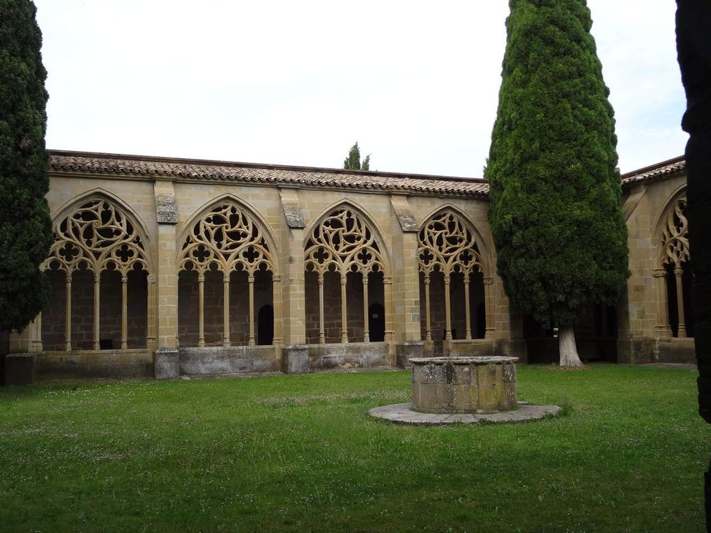 SANGUESA : portail de l'église - Monastère La OLIVA : Église, cloître - OLITE : Église, château