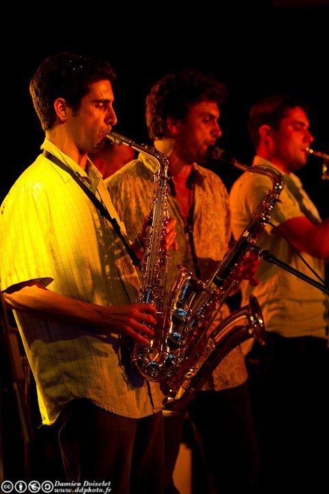 Photos du concert Funk Rock La Caisse Claire du vendredi 13 mai 2011 avec:
- L'Atelier Latin Jazz de l'Animathèque MJC
- MoonTeam
- The Cheebazz

Photos by Damien Doiselet