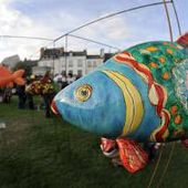 La O'Fish parade, un banc de poissons à pêcher au Festival de Loire