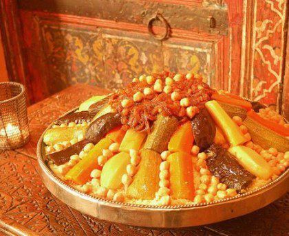 Quoi de mieux  qu’un bon couscous un vendredi ? c’est un des plats préfère des marocain  et des touristes, un rituel qu’on ne pourront   jamais négliger ;il est à la fois  bon ,équilibré et riche .