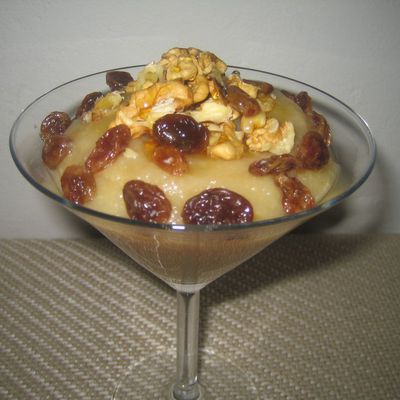 Compote coing-pomme, raisins secs et noix