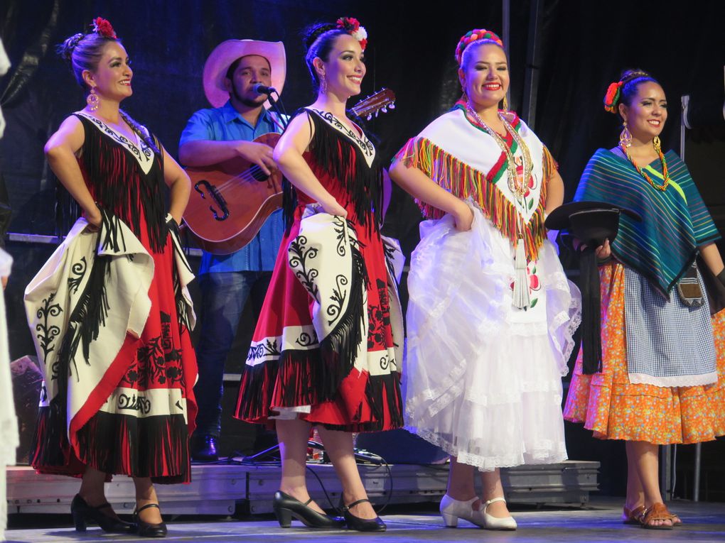 FESTIVAL D'ETE SOUS LES CHARMES-Folklore mexicain.