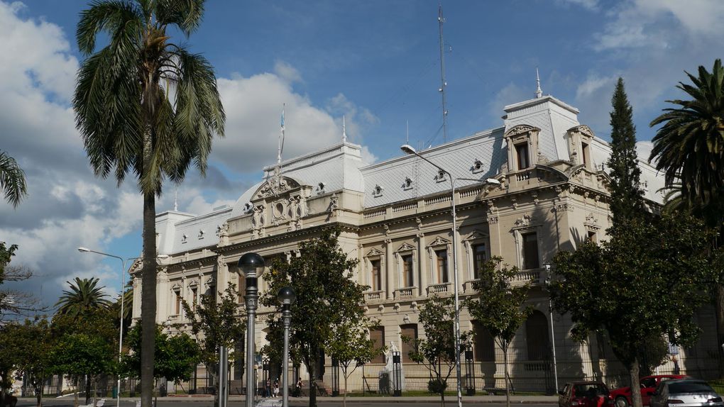 Avant de dépasser le Tropique du Capricorne, une rétropective des derniers paysages, villes, visages...  nord-argentins. La Bolivie nous attend mais rendez-vous est pris pour août prochain  ! Hasta pronto Argentina divina !