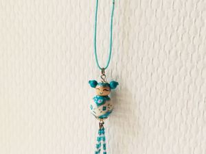 Collier Kokeshi &quot;Fuyuko : Enfant de l'hiver&quot;