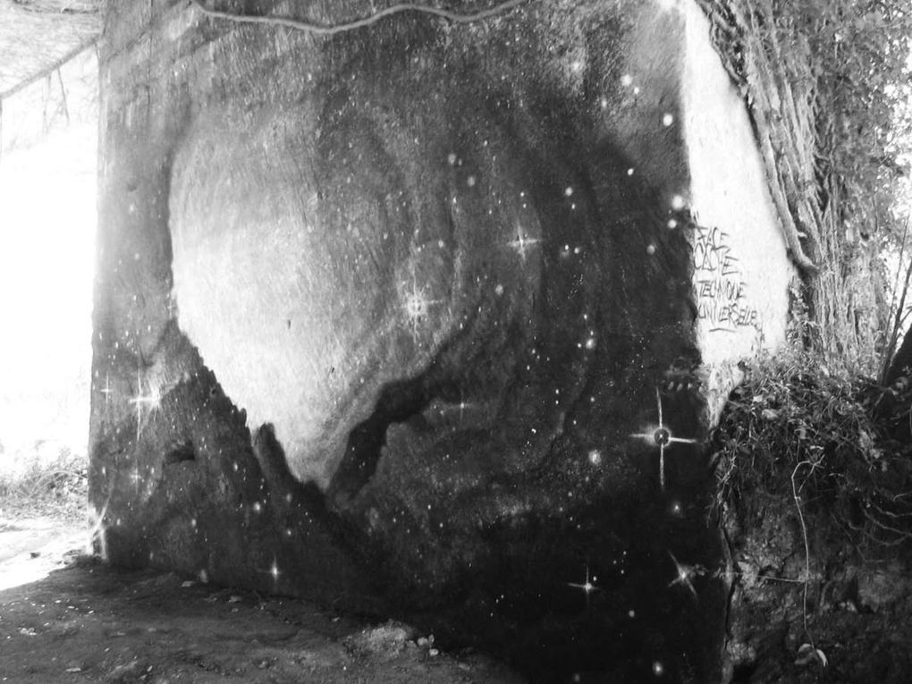 Bombes sur les murs et pinceaux sur toile pour allez de la pénombre à la clarté.