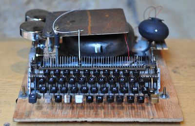 une machine à écrire musicale